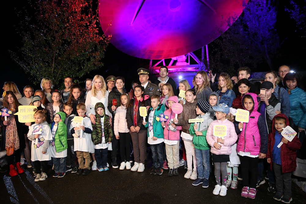 Сенічкін, Хамайко, Лобода, Сараула, Гріцфельдт першими побачили, як у Всесвіт полетіли дитячі малюнки